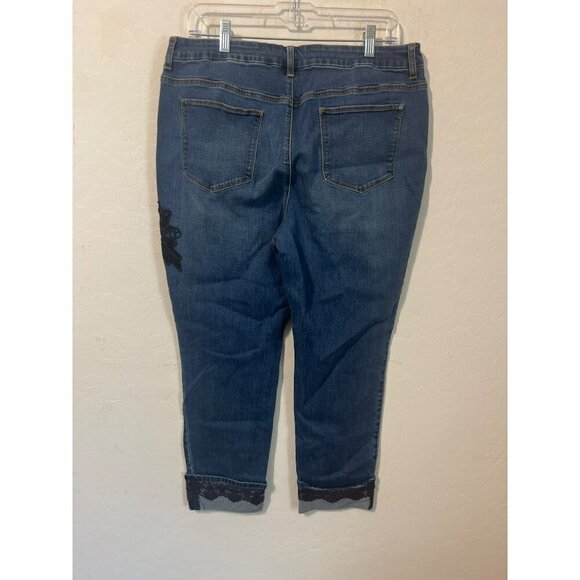 Chico's Platinum Sz 2 (US 12 L) Lace Applique Roll Cuff Crop Jeans Boho - Picture 6 of 11